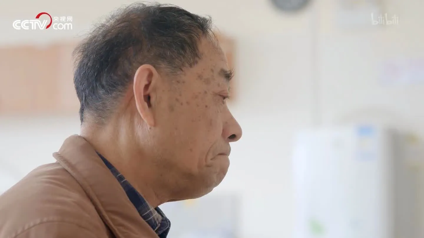 紧握的手